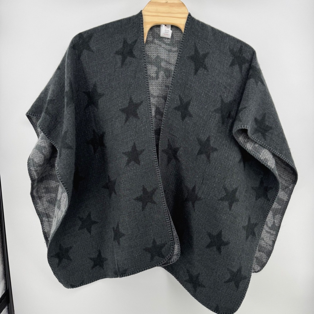 Woolrich Poncho One Size Gray Reversible Star Camo Knit Sweater Blanket Wrap